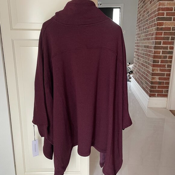 UGG  Oversized Women's Charlynne poncho, NWT, XS/S, Burgundy color - Picture 3 of 12